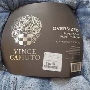 Vince Camuto Oversized Super Soft Plush Throw 50 x 70 inches msrp $24